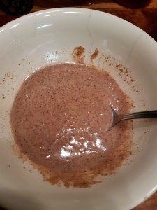 mélande de lait concentré non sucré et de beurre de noisettes pur